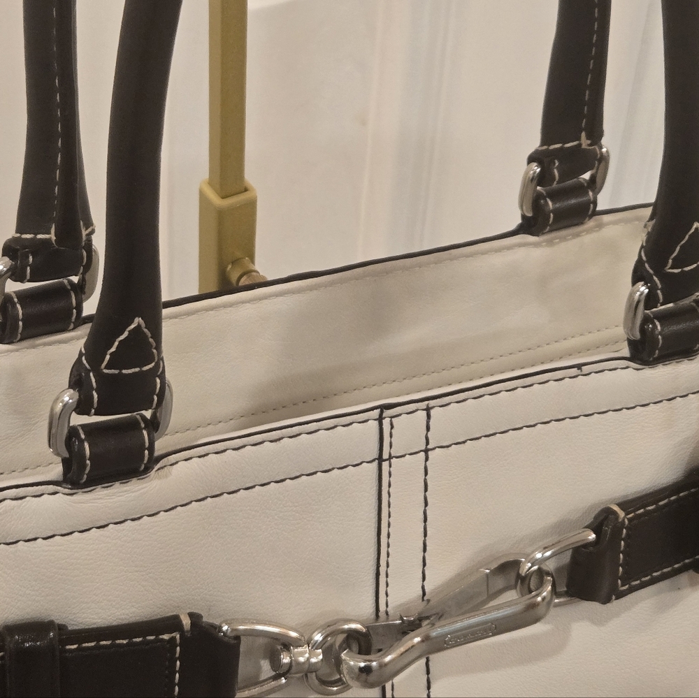 Coach Handbag - Picture 10 of 17